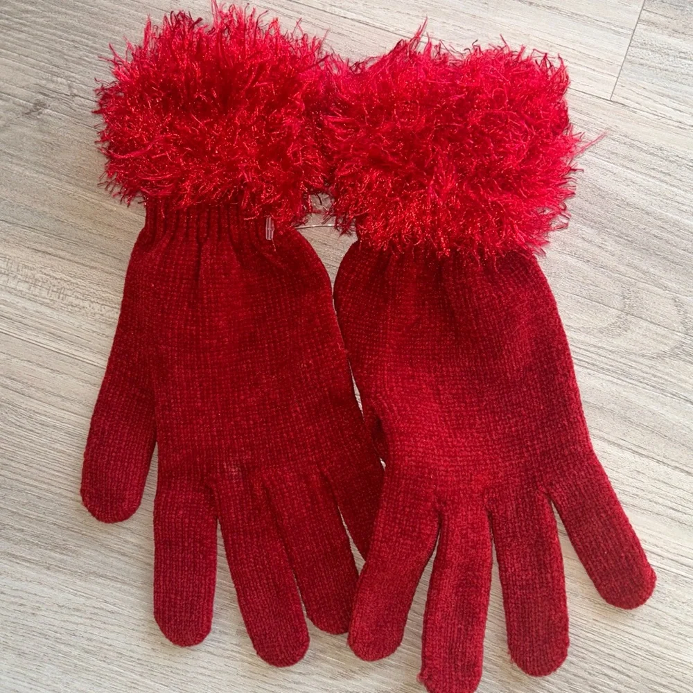 Fuzzy Cuff Gloves Red NWOT Stretch Winter Monochrome Glam